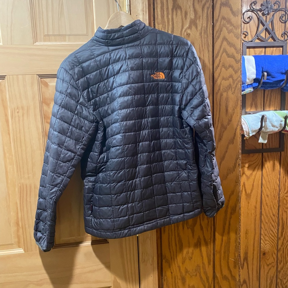 North face jacket size 14/16 for young lady - Picture 2 of 6